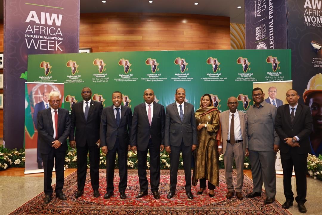 AmbMedIdriss's tweet photo. Superbe soirée à l’UA pour le lancement d’une semaine riche pour la candidature de SEM Mahmoud Ali Youssouf pour être le prochain Président de la commission en février prochain afin de présenter sa vision devant l’ensemble des ambassadeurs des Etats membres avant le débat du 13 https://t.co/jcRZNt00Is