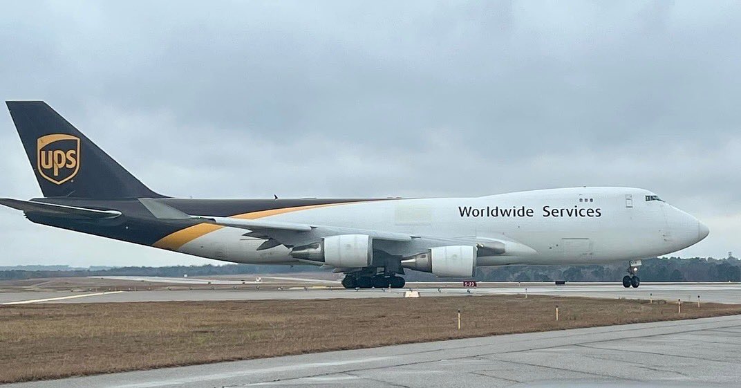 iFlyCAE's tweet image. [very large] special delivery at CAE today! 📦

📸: @cmeeker1985 

#FlyLocal #FlyWithEase #FlyCAE