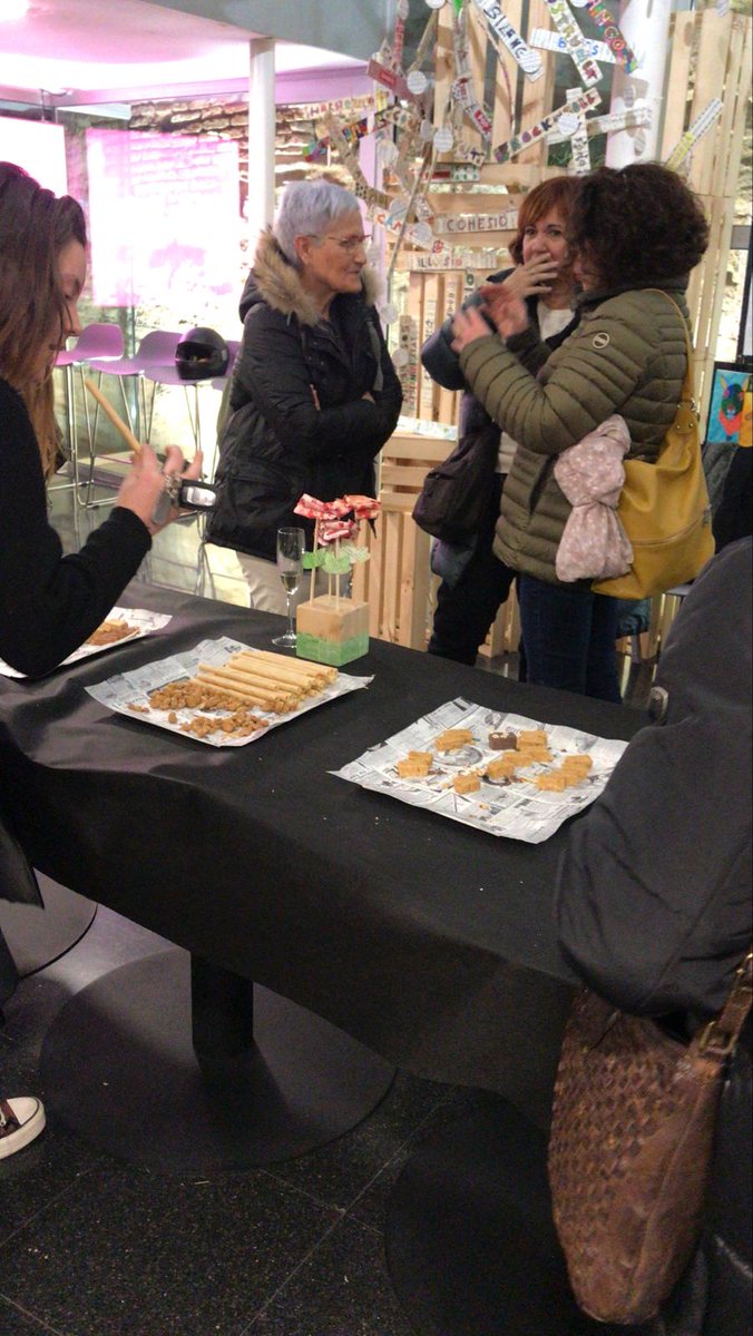 <a href="/paerialleida/">Ajuntament de Lleida</a> <a href="/DiputacioLleida/">Diputació de Lleida</a> <a href="/EmausRural/">Associació Emaús Rural</a> <a href="/arrels_stignasi/">Arrels Sant Ignasi</a> <a href="/RamonNicolau1/">Ramon Nicolau</a> <a href="/_ramonfarre/">Ramon Farré Roure</a> ✨Anem posant punt final a la celebració del #DiaInternacionaldelVoluntariat a #Lleida.

🥂Gràcies a tothom per aquesta tarda tan especial, compartint la força del #VoluntariatPelBéComú.

Ep❗️Encara queda més #DIV2024! Dijous tancarem les commemoracions a #Barcelona. 🚀🙌