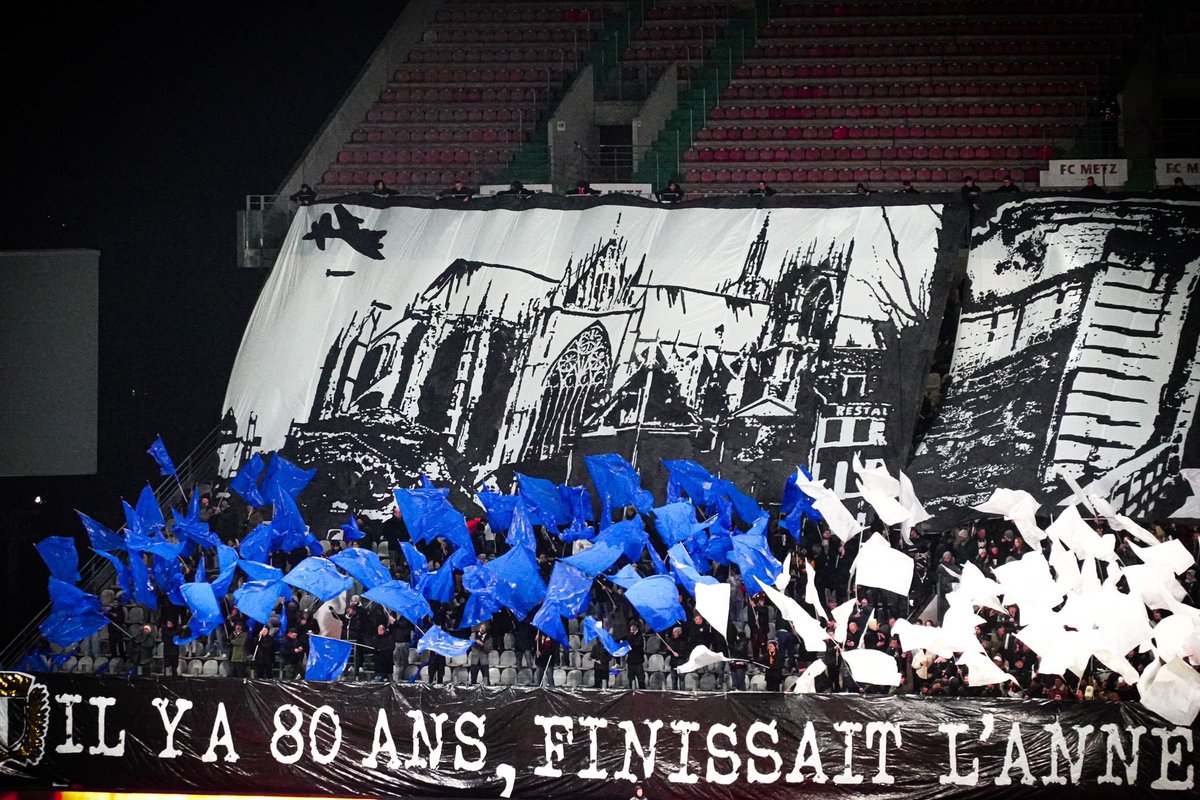 UltrasMadeinFR's tweet photo. ⚽️ Metz - Dunkerque
📢 Horda Frenetik avec un tifo pour les 80ans de la libération de Metz et un message pour les salariés d’Auchan ! 
📆 Lundi 9 décembre 2024
📸 @ValouMetz | @tslv

#FCMUSLD https://t.co/mkY3bpGMMQ