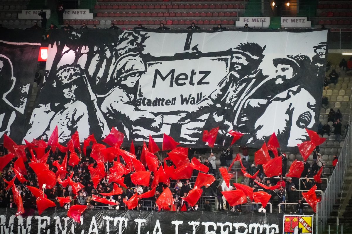UltrasMadeinFR's tweet photo. ⚽️ Metz - Dunkerque
📢 Horda Frenetik avec un tifo pour les 80ans de la libération de Metz et un message pour les salariés d’Auchan ! 
📆 Lundi 9 décembre 2024
📸 @ValouMetz | @tslv

#FCMUSLD https://t.co/mkY3bpGMMQ