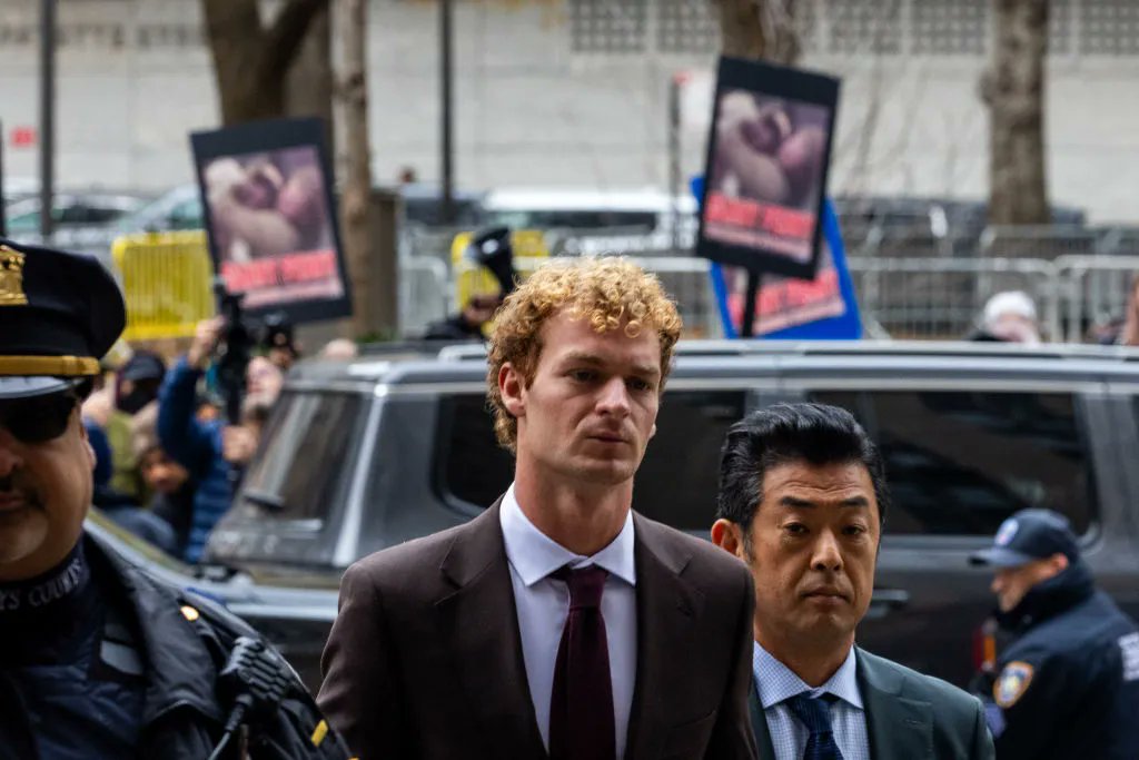 blackecodev's tweet image. Notable white vigilantes who were never held accountable | Here's a reminder of how their actions, often justified as protection for others, have perpetuated systematic violence against Black communities. via @rnbphilly rnbphilly.com/5538515/notabl…