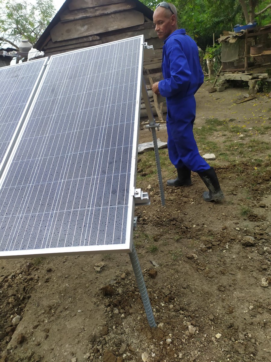 CNCTVGranma's tweet photo. En la #ProvinciaGranma ya se realiza la rehabilitación de sistemas fotovoltaicos, como parte del proyecto #LEMI. 
Se benefician clientes de todos los municipios del territorio, en especial de comunidades aisladas
#GranmaSolar
@YudelkisOrtizB 
@YanetsyTerry 
@OSDE_UNE https://t.co/1nbqWzGaue
