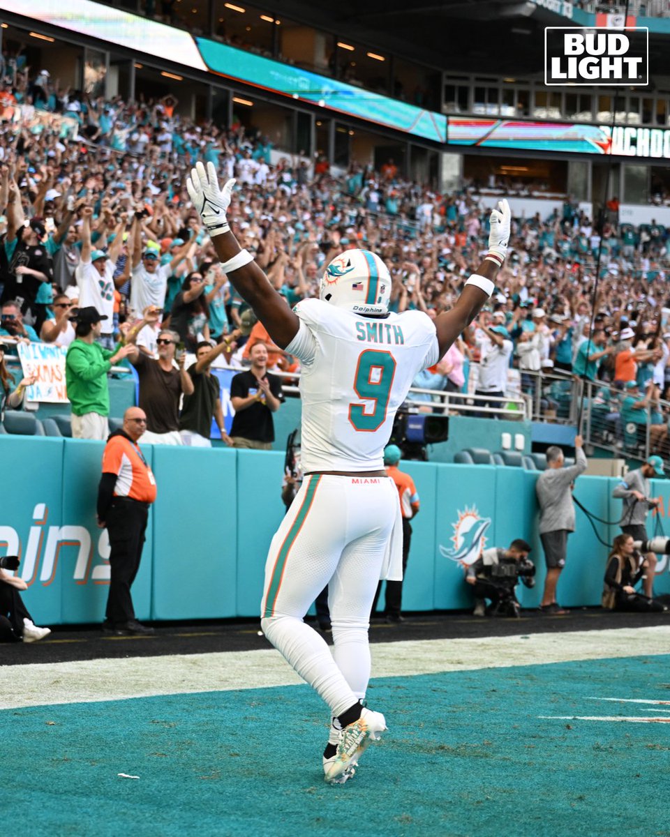 MiamiDolphins's tweet photo. Big time plays are #EasyToCelebrate 

#ProBowlVote + Jonnu Smith
#ProBowlVote + Zach Sieler
#ProBowlVote + Emmanuel Ogbah https://t.co/uGEOTHNDnl