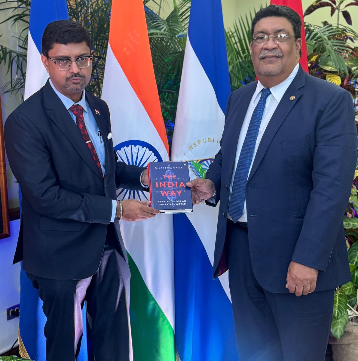 IndiainPanama's tweet photo. 🇮🇳 India Nicaragua 🇳🇮

|| Touching lives of People:
Quick Impact Projects ||

To add another dimension to the relationship, Ambassador and the Foreign Minister of Nicaragua, H.E. Valdrack Jaentschke @MinRexNicaragua signed an umbrella agreement to implement
Quick Impact  Projects https://t.co/rDRITgf6NX