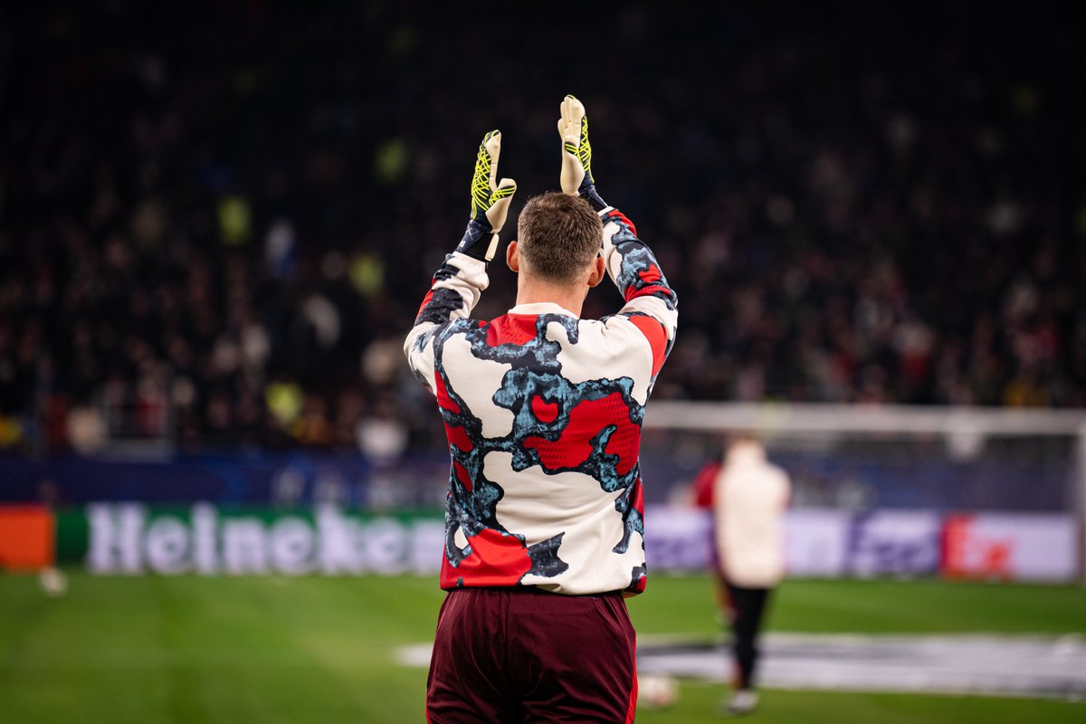 A #UCL debut for Daniel Peretz ✅

#FCBayern #MiaSanMia | #SHAFCB #UCL