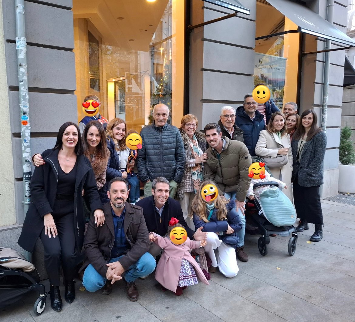 Marta_Henares's tweet photo. “❤️❤️”
.
.
#Familia #viajar #puente #eurostarsgranvia #granada #love #20+1 https://t.co/ipWZboyo61