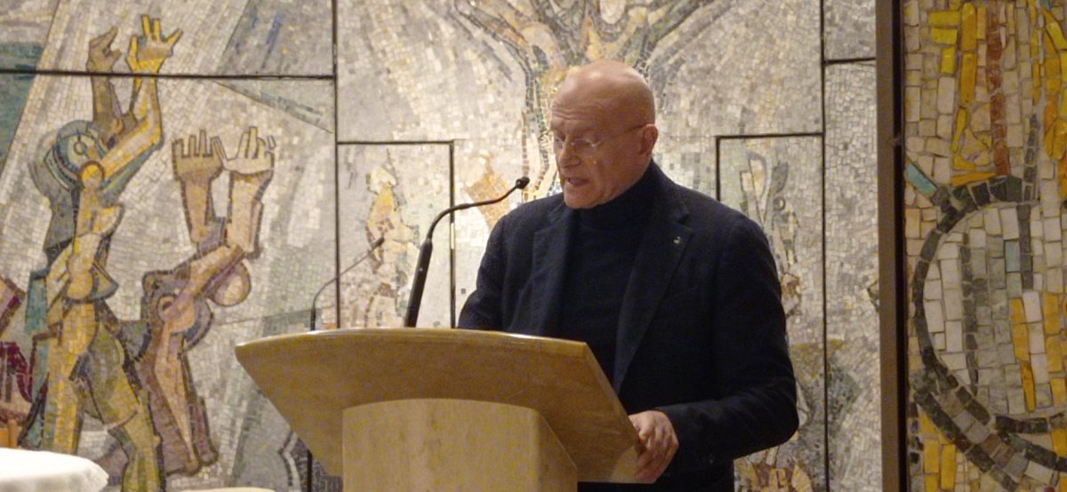 CislTaBr's tweet photo. #10dicembre #Taranto  Tradizionale scambio di auguri, stasera tra @gianfr_solazzo a  nome della @CislTaBr e l'Arcivescovo S.E. Mons. Ciro Miniero, per le festività del Santo Natale e di fine anno #persona #rigenerazione #speranza #comunità #Giubileo @CislNazionale @CislPuglia https://t.co/cNzYKt2QmW