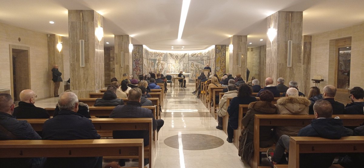 CislTaBr's tweet photo. #10dicembre #Taranto  Tradizionale scambio di auguri, stasera tra @gianfr_solazzo a  nome della @CislTaBr e l'Arcivescovo S.E. Mons. Ciro Miniero, per le festività del Santo Natale e di fine anno #persona #rigenerazione #speranza #comunità #Giubileo @CislNazionale @CislPuglia https://t.co/cNzYKt2QmW