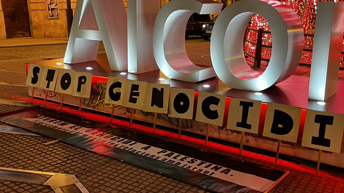 El 10 de desembre de 1948 l'Assemblea General de les Nacions Unides va aprovar la declaració universal dels DDHH. 

Hui, 10 de desembre de 2024, ens concentrem una vegada més per a demanar la fi del genocidi i la violació dels DDHH que pateixen els palestins 🇵🇸