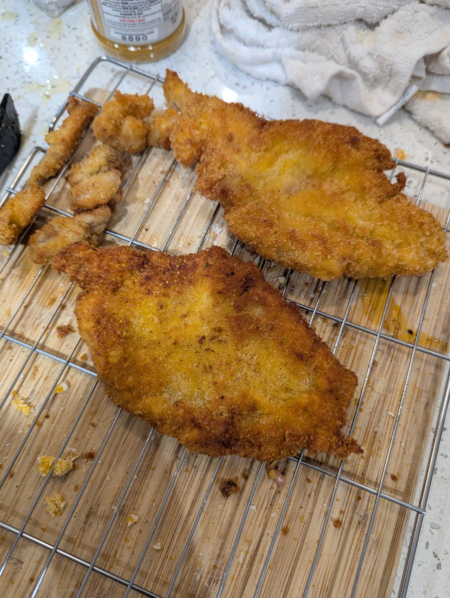 Today's efforts. 

Pheasant schnitzel with (sort of) romesco sauce and french lentils.

Verdict = Right good, that. 

<a href="/LetsEatWild/">Eat Wild</a>