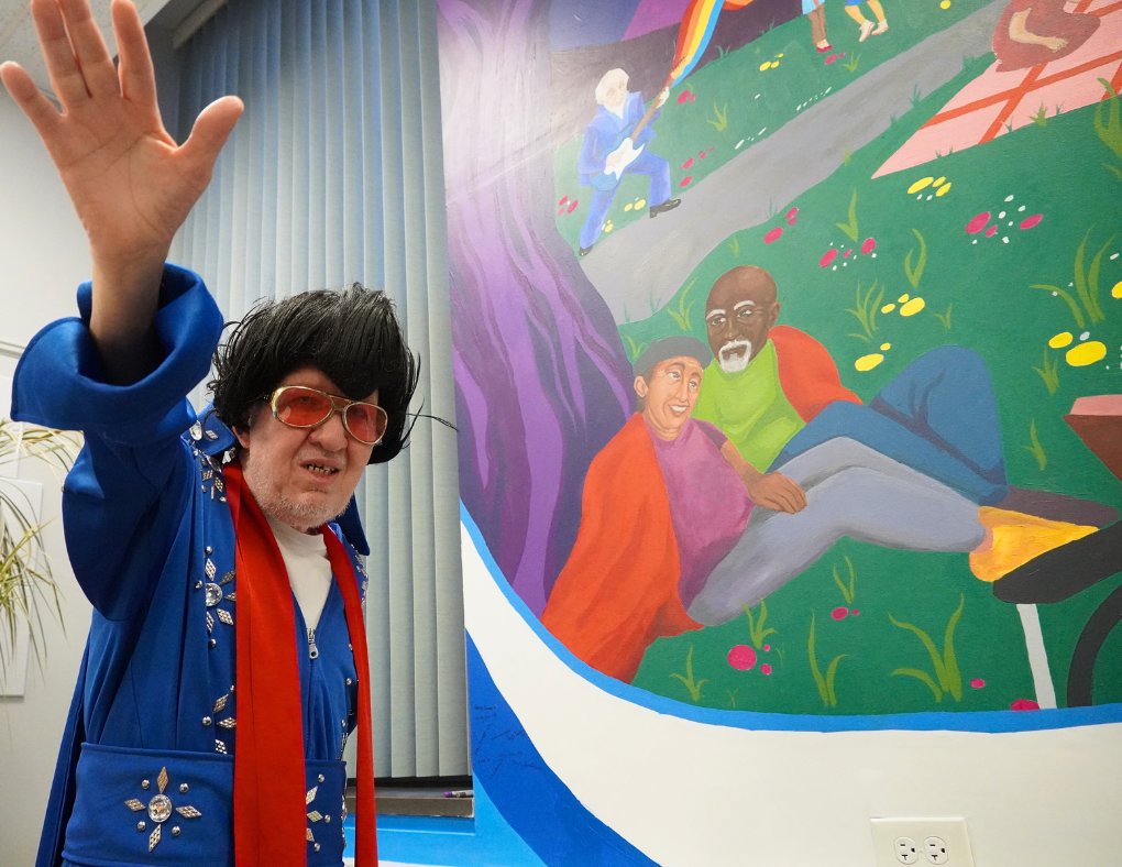 TownOfAmherst's tweet photo. 🤩 Exciting day at the Senior Center! We unveiled our new mural, the result of a semester-long partnership with @AmherstCollege students from Professor Lucia Monge’s Public Art course. Thank you to everyone who joined us in celebrating this beautiful community project! ❤️ https://t.co/Z2iRSyDlO2