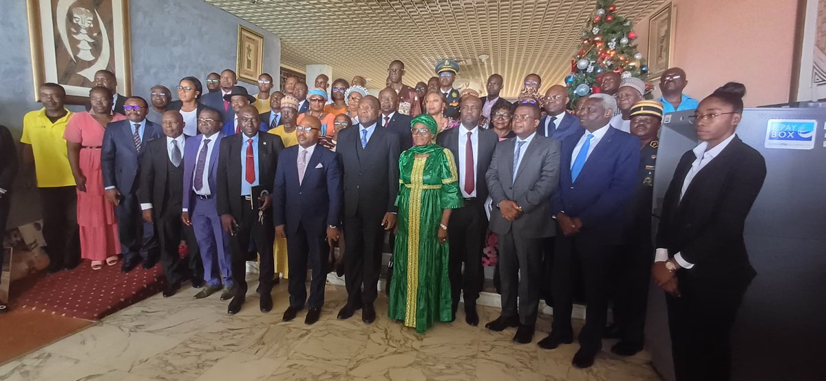 ohchr_caro's tweet photo. Le CNUDHD-AC et la @chrc_cdhc ont commémoré la 76e éd. de la JIDH, en présence des ministres @OwonaGregoire et Abena Ondoua, du #CNC et de la #CONAC. Le message de @volker_turk a été lu.
#OLPC, #CAMCRIN et @cnhro ont rappelé les défis.
#OurRightsOurFuture
#HumanRightsDay https://t.co/mRQCjhxLuI