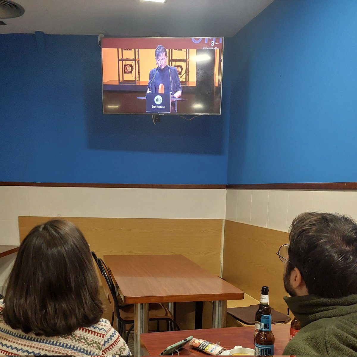 Felicitats, <a href="/BlancaLlumVidal/">Blanca Llum Vidal</a>! Nit de Santa Llúcia des de La Tortuga. Vic al cas. <a href="/gemmedes/">Gemma Medina</a> <a href="/ramnbxda/">Ramon Boixeda</a> @CarlesDachs