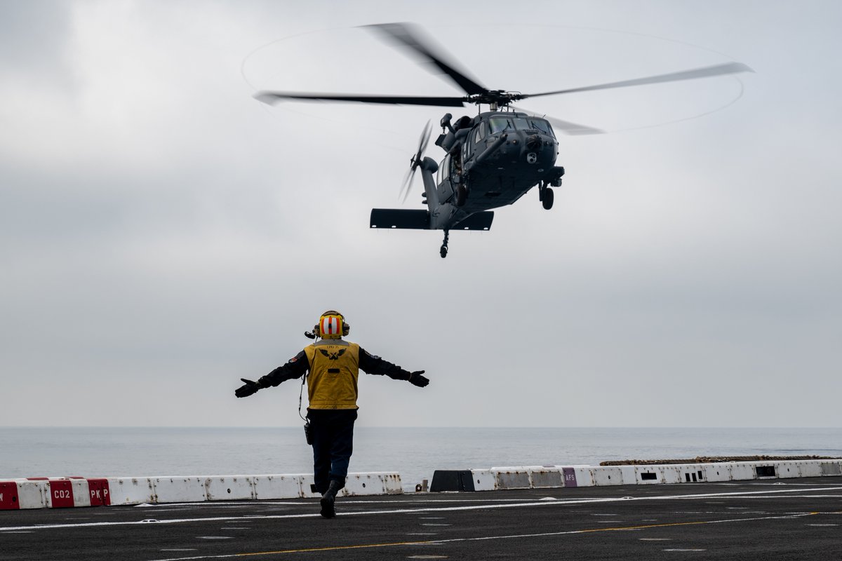 USPacificFleet's tweet photo. ๐โ Steel Knight 24 in action! Brig. Gen. Patrick Tiernan landed aboard USS Somerset (LPD 25) for the annual Steel Knight exercise.
Marines, Navy, and Air Force are training together to enhance readiness in the Pacific. #SteelKnight24 @US3rdFleet https://t.co/5RQStkVqxx