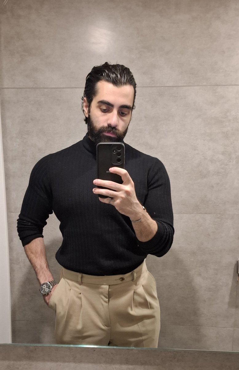 pedramam's tweet photo. جدیدا با ریش و موی بلند ارتباط گرفتم https://t.co/3eiRnk3qkJ