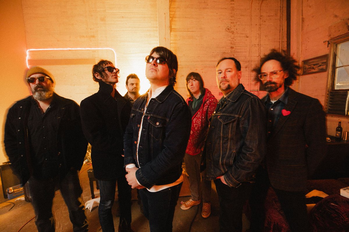 Portland-based #pysch masters #Federale @federalePDX have released 'Dark Waters' as the latest taste of their 'Reverb &amp; Seduction' LP (out now via <a href="/JealousButcher/">Jealous Butcher</a>). Pete's Rock News and Views <a href="/rocknewsandview/">Rock News and Views</a> has it ~ tinyurl.com/federale-rnv <a href="/ProtestMusica/">Protest & Musica 🎶 🌎 🇺🇦</a> <a href="/MusicCityMemo/">MusicCityMemo</a>