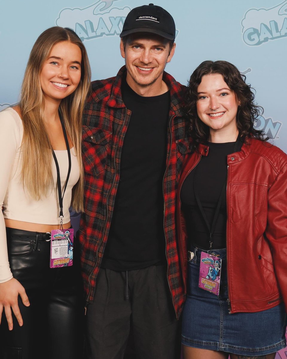 Sarahlicious268's tweet photo. “If we aren’t willing to do whatever is required, then we risk losing what we have been mandated to protect” - Anakin Skywalkwer 🪐💫

This was truly the most surreal and amazing trip, and had a blast with one of my best friends 🖤

#starwars #anakin #anakinskywalker #hayden https://t.co/Oe7hAXqUzq