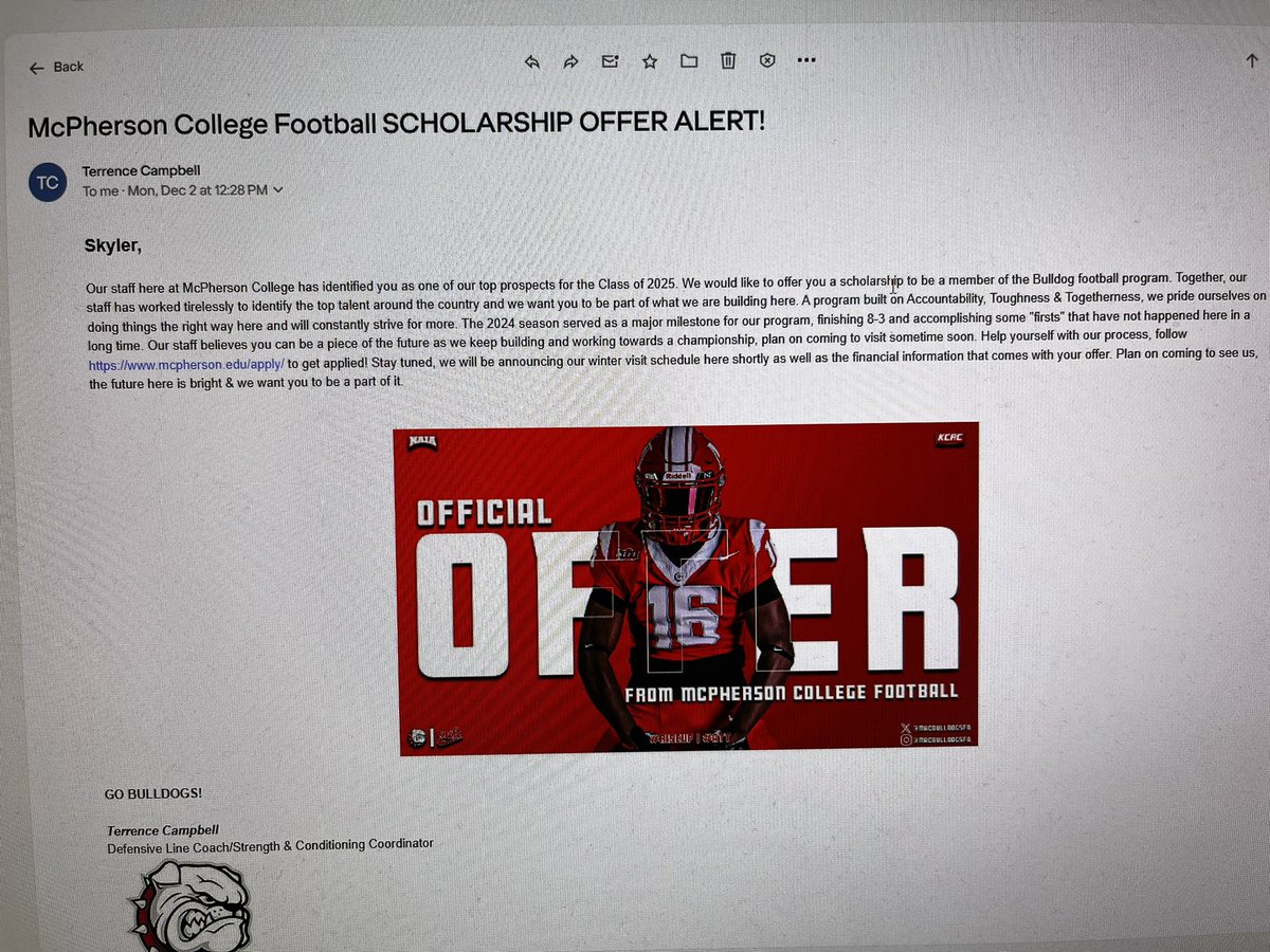simpkins_skyler's tweet photo. I’m very excited to receive a scholarship offer from @Tcamp6011 and @MACBulldogsFB @CoachMac68 @RecruitGeorgia @BigFaceSportss @KohlsSnapping @GoldenHawkFB @HawaiiTikiBowl @247recruiting @KohlsHighlights https://t.co/A63ZqBJU07