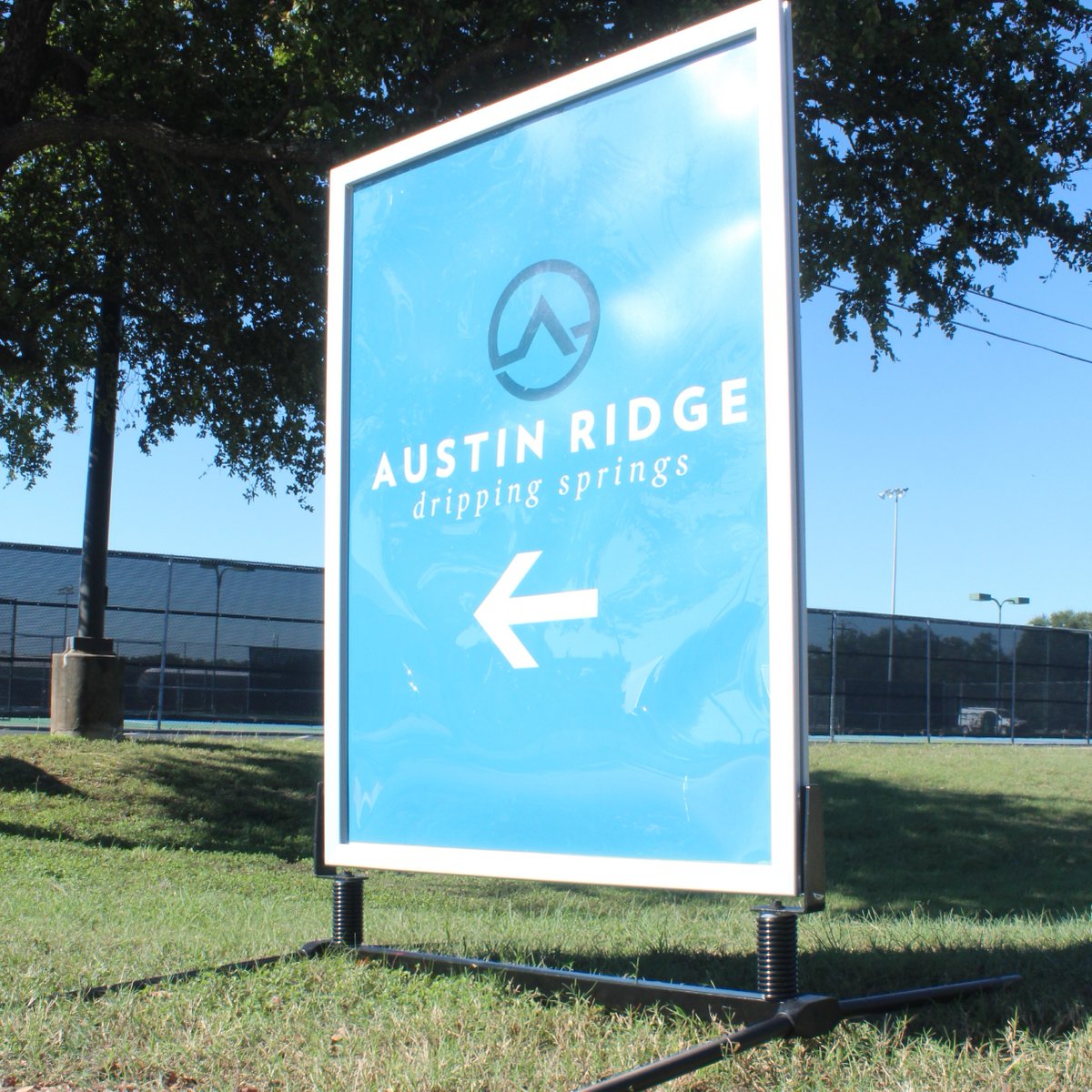 🚩 Pointing the way to worship with Portable Church's Windmaster Signs! These durable and easy-to-use signs make setting up for church a breeze. #PortableChurch #WindmasterSigns #WorshipAnywhere 🙏🏼