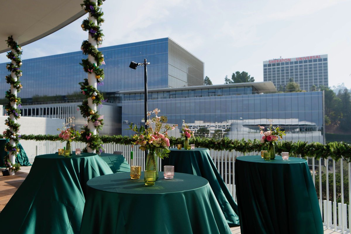 UniStudiosLot's tweet image. Tis' the Season! A beautiful and vibrant #townhall and #holiday party at the Event Center, spreading joy and holiday cheer to all attendees ❄️ 🎄
#UniLotEvents #HolidayParty #SpecialEvents #HolidayCheer #EventCenter