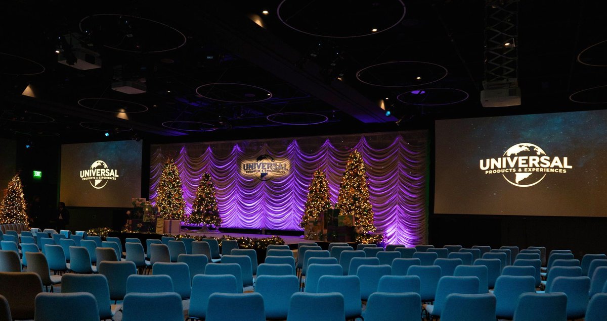 UniStudiosLot's tweet image. Tis' the Season! A beautiful and vibrant #townhall and #holiday party at the Event Center, spreading joy and holiday cheer to all attendees ❄️ 🎄
#UniLotEvents #HolidayParty #SpecialEvents #HolidayCheer #EventCenter
