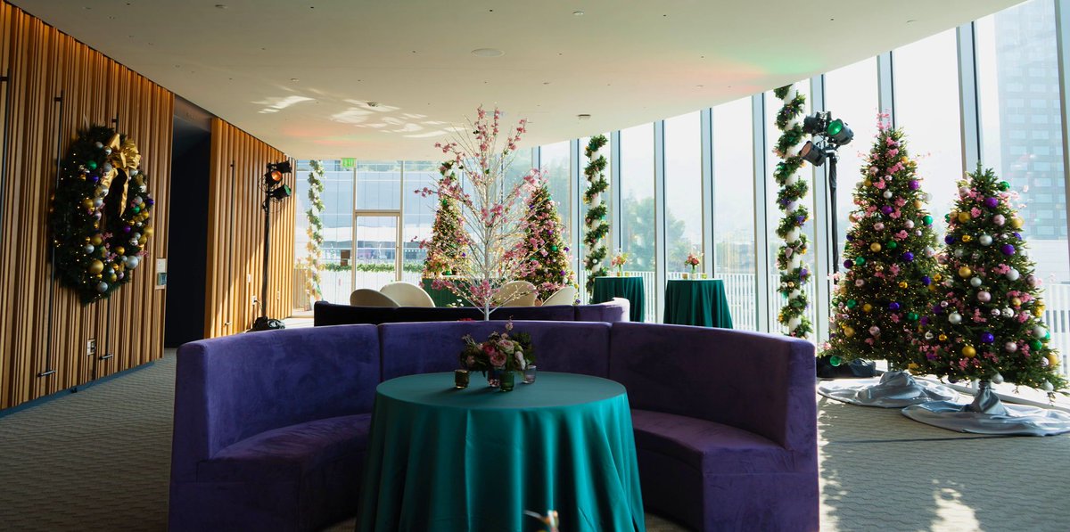 UniStudiosLot's tweet image. Tis' the Season! A beautiful and vibrant #townhall and #holiday party at the Event Center, spreading joy and holiday cheer to all attendees ❄️ 🎄
#UniLotEvents #HolidayParty #SpecialEvents #HolidayCheer #EventCenter