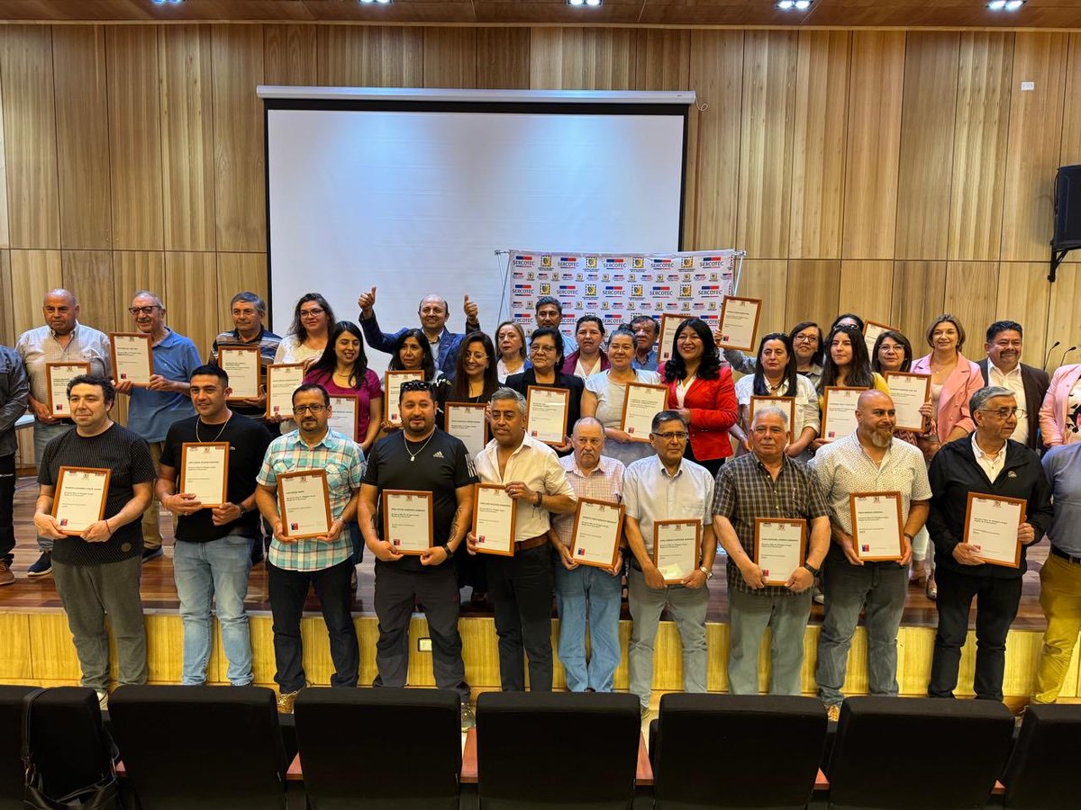Vingenieros's tweet photo. Hoy estuvimos en #Angol certificando beneficiarios de programa especial de ⁦@SercotecAraucan⁩ con financiamiento ⁦@gorearaucania⁩ https://t.co/cObJ8mrn2g