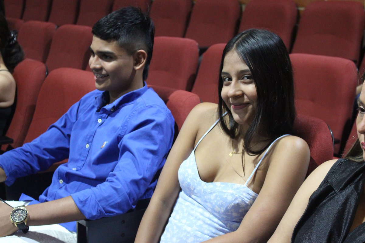 UIS's tweet photo. 🎓✨ ¡Momento de orgullo! Hoy en la UIS celebramos a 193 nuevos graduados del Instituto de Lenguas en los niveles Pre-teenagers, Teenagers y Conversacional. Su dedicación y esfuerzo brillan en cada uno de ustedes. ¡Felicidades a todos! 🌟 #SucedeAhora #MomentosUIS #GradosUIS https://t.co/pe4Wyac2LW