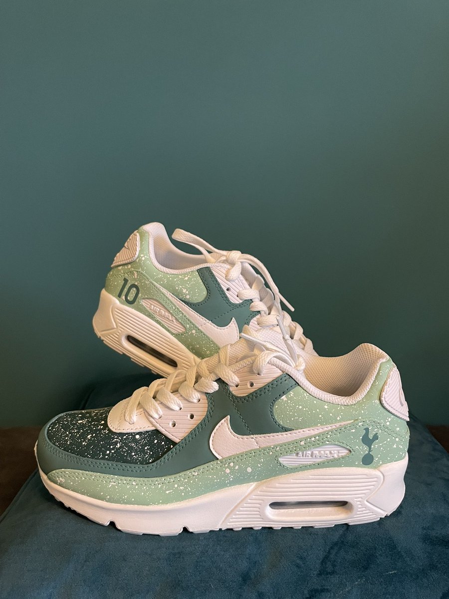 AdkingUK's tweet photo. @SpursOfficial @SpursWomen My son customised these once all white sneakers for a friend’s daughter who is a big fan. He took inspiration from the third kit colours as she loves green 💚 https://t.co/LVhgeNnb6n