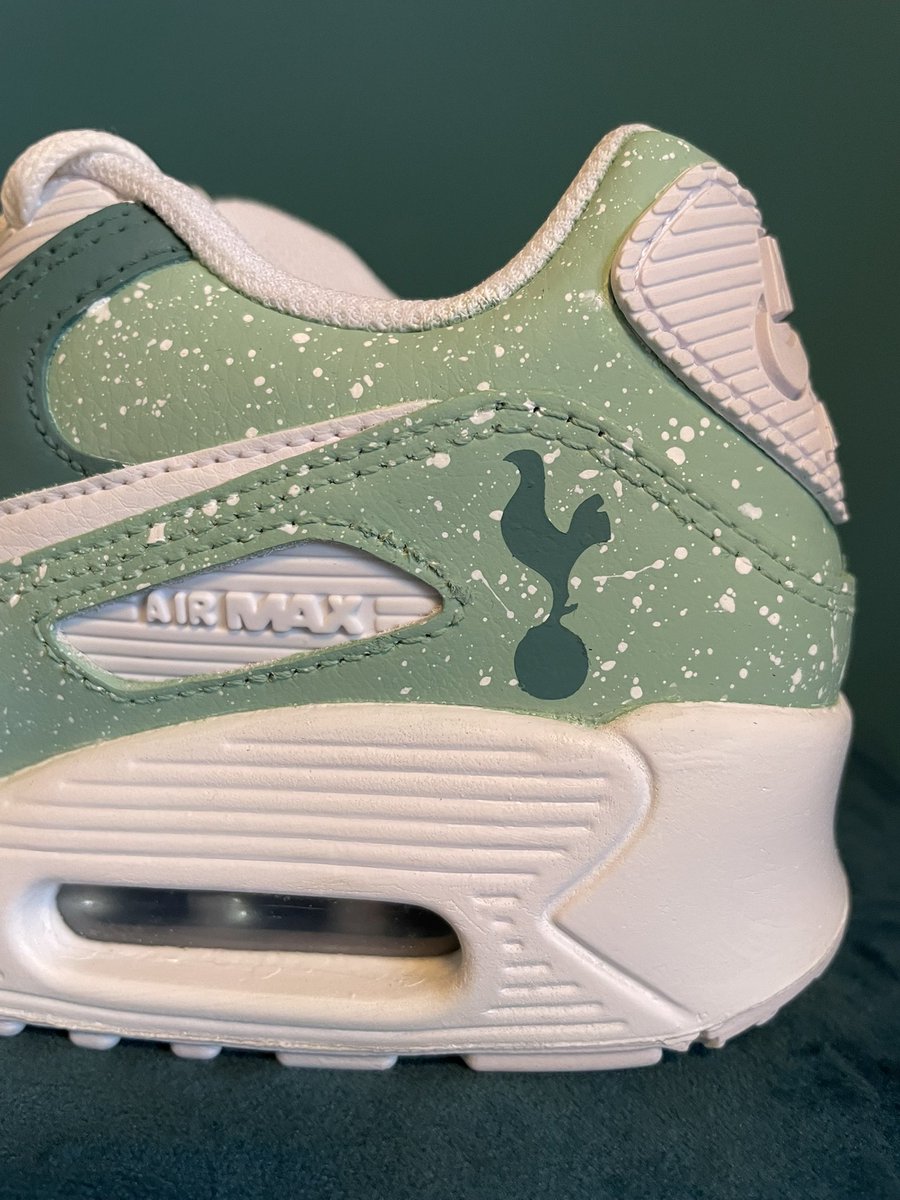 AdkingUK's tweet photo. @SpursOfficial @SpursWomen My son customised these once all white sneakers for a friend’s daughter who is a big fan. He took inspiration from the third kit colours as she loves green 💚 https://t.co/LVhgeNnb6n