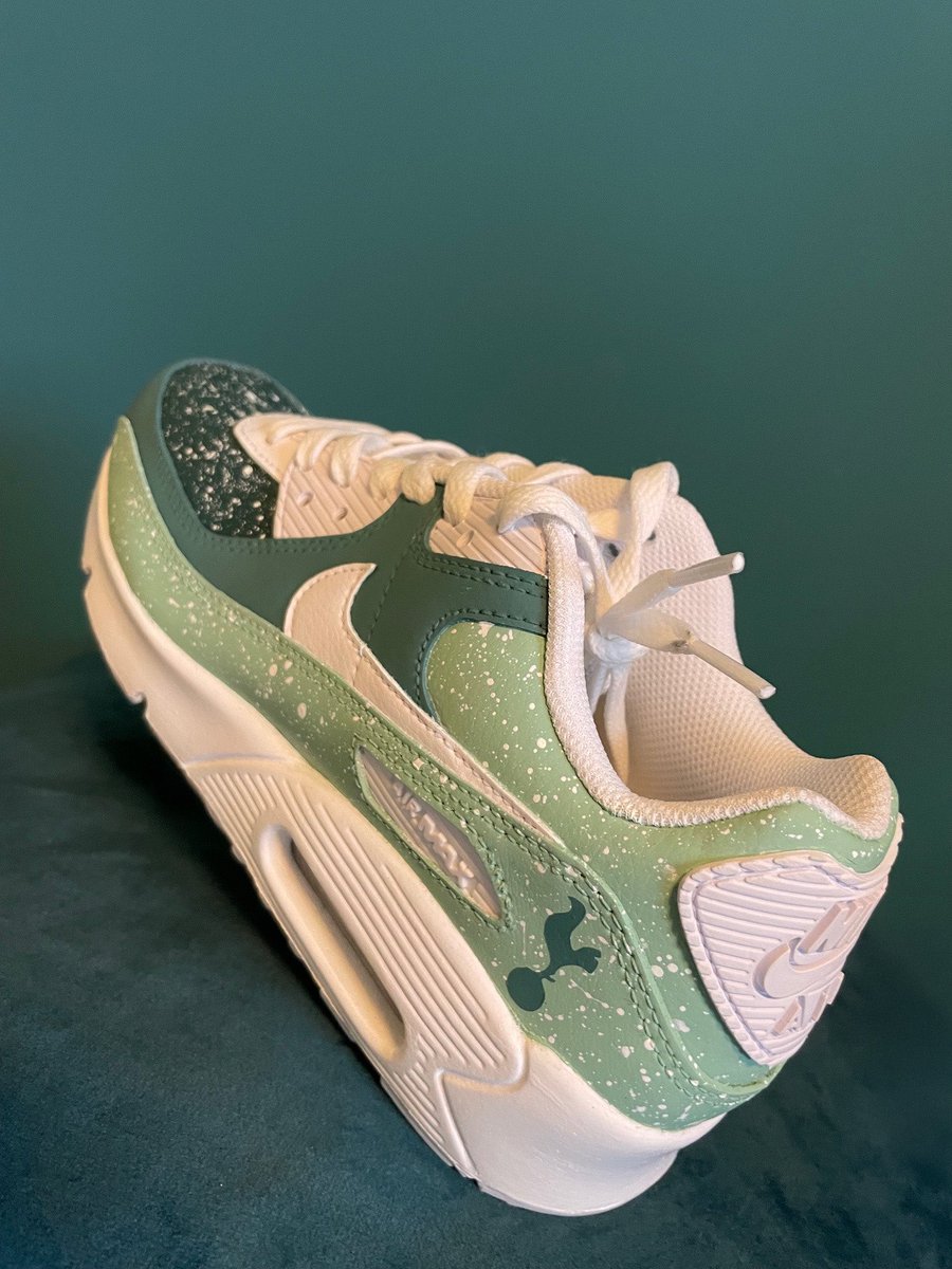 AdkingUK's tweet photo. @SpursOfficial @SpursWomen My son customised these once all white sneakers for a friend’s daughter who is a big fan. He took inspiration from the third kit colours as she loves green 💚 https://t.co/LVhgeNnb6n