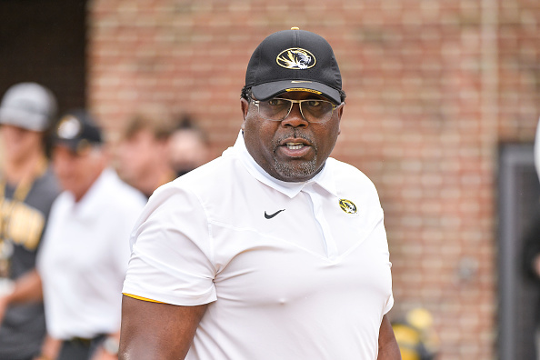 Pete Thamel tweet media