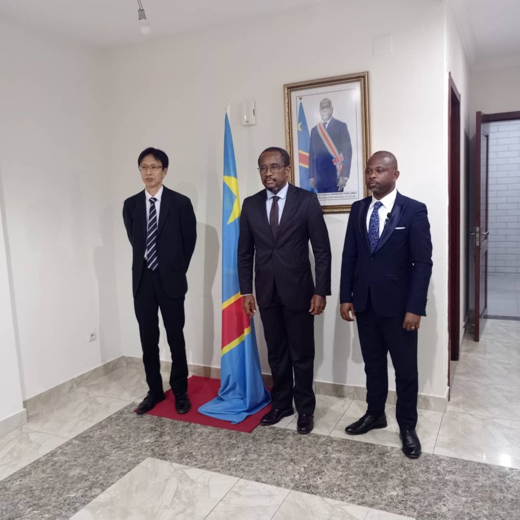 acprdcongo's tweet photo. #RDC : La mise en place d'un plan directeur des transports urbains à Kinshasa, capitale de la République démocratique du Congo, a été envisagée par une entreprise japonaise lors d'un échange, mardi, avec le ministre délégué auprès de l'Urbanisme et habitat chargé de la politique de la ville.

« Ce plan directeur vise à résoudre les enjeux relatifs aux transports urbains (...) suivant la vision de développement à l'horizon 2040. Si aucune mesure n'est prise en matière des réseaux de transport, la ville de Kinshasa connaîtra une sérieuse congestion de trafic », a déclaré Hirohisa Kawaguchi, général manager de l'entreprise japonaise Oriental consultants global.

Découvrez d'autres informations sur notre site Web: https://t.co/tGEWJ2BOoV
