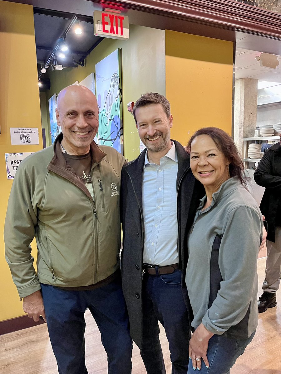 Last night, I joined Ward 8 ANC Commissioners &amp; local business leaders to walk &amp; talk about sidewalk &amp; traffic safety improvements. Glad to have DDOT &amp; WMATA join us. We looked at MLK Ave &amp; Marion Barry Ave SE, narrow sidewalks, bus &amp; parking needs, &amp; more. Thx <a href="/JamilaWhiteDC/">jamilawhitedc</a>!