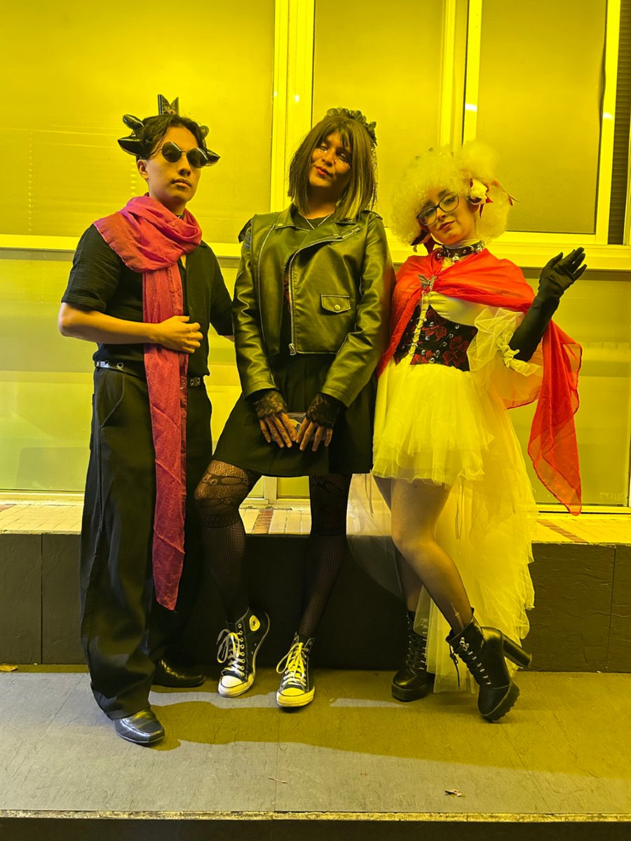ThatMexnGirl's tweet photo. Se que debí haber subido esto hace ya más de un mes jejeje... 😅 pero me divertí un montón haciendo este cosplay de #cultofthelamb, lástima que la corona no se vea por lo esponjoso de mi peluca, en fin, muchas gracias a @frik_in por hacer de este 2 de noviembre un día especial https://t.co/ylhs6kqOLx