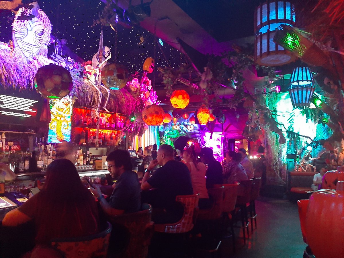 DannyShazam's tweet photo. And then off to Vegas in October! Went for a work conference, absolutely loved visiting The Bedford restaurant by @MarthaStewart, and the tiki bars sent me to heaven. Will never forget being in the Mob Museum speakeasy when I found out Liam Payne passed away. https://t.co/dgrxae8umk