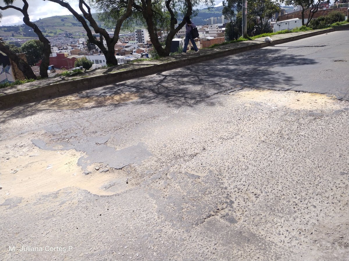 #Tunja y su maravillosa malla vial! ¿<a href="/AlcaldiaTunja/">Alcaldía Mayor de Tunja</a> para cuando veremos cambios en nuestra ciudad? O ¿es que por los huecos nos vamos a conectar con el mundo? ¿<a href="/ConcejoTunja/">Concejo Municipal de Tunja</a> y uds son de adorno o porque no dicen o hacen nada?  Los cambios no llegan luego de 11 meses de posesiones