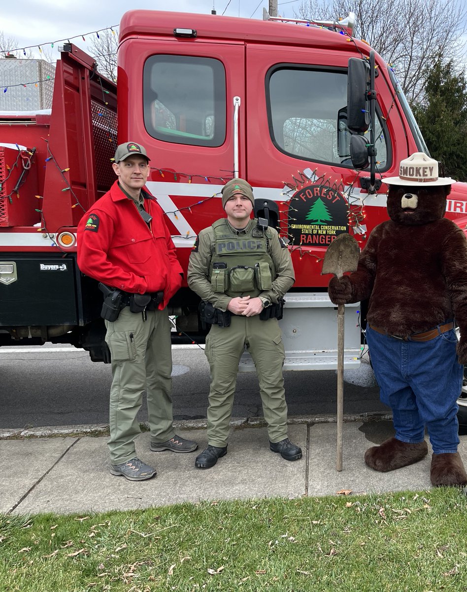 Forest Rangers also recently participated in the annual Lancaster Christmas Fire Truck Parade and Ransomville Christmas Parade. 

Find more Forest Ranger stories in this week's Forest Rangers - Week in Review: on.ny.gov/3Zr4vrf