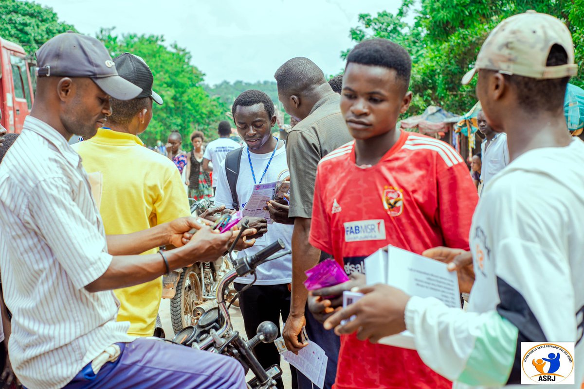 Asrjrdcongo's tweet photo. #16joursdactivisme 

Retirer un préservatif sans consentement,jeter la pilule et menacer de représailles si la partenaire ne tombe pas enceinte constitue une #coercitionreproductive.

A #Mbujimayi,les hommes sont sensibilisés pour devenir alliés d'autonomie corporelle des filles. https://t.co/XfYwzyyVxj