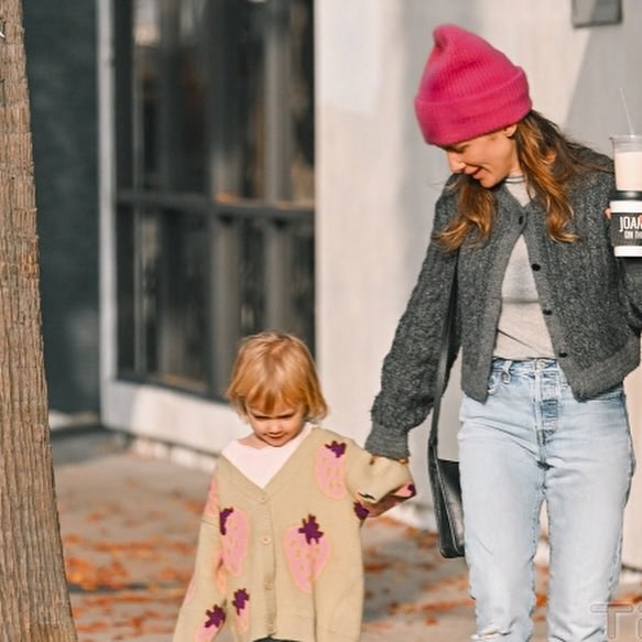 addisourced's tweet photo. Addison and Dolly on 12/09 https://t.co/P7EYZaCGhb