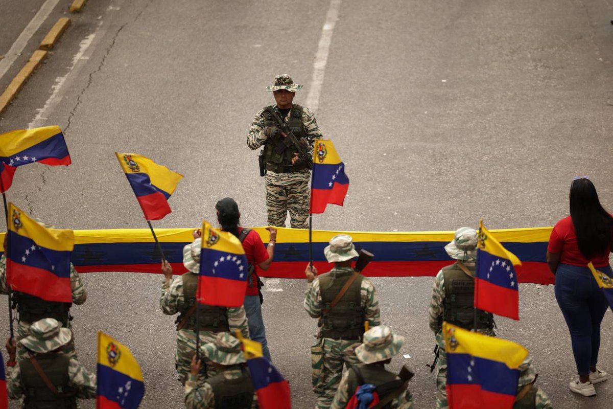 MijpVzla's tweet image. &quot;Con toda la carga histórica de ética, moral y dignidad que tiene la Batalla de Santa Inés, el Pueblo sale hoy (...) a enviarles mensajes al mundo de que Venezuela está cada día más unida, nuestro Pueblo, en fusión popular-militar-policial perfecta, más unidos, más comprometidos&quot;