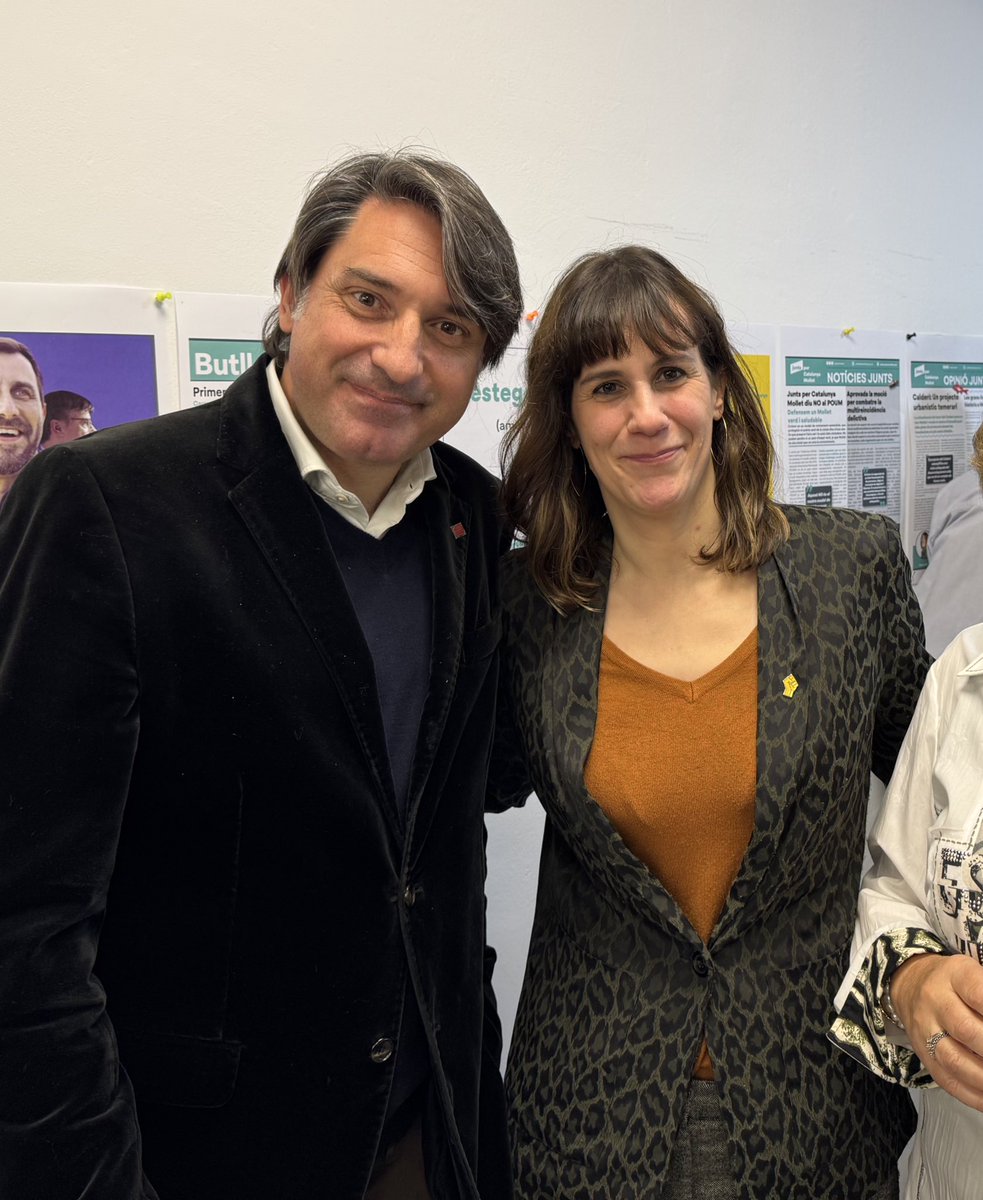 JuntsMollet's tweet photo. Gràcies per fer de la Festa de Nadal de Junts Mollet un èxit! 🎄 Amb @Aurora_Madaula i @francescd prop de 50 persones ens van acompanyar en una tarda entranyable. Farem possible l’impossible! 💪 Continuem, ferms, imparables, convençuts… #Compromesos @carme_olaria https://t.co/2ZZVAVwlmz