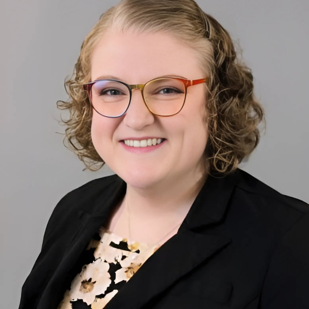 asuonline's tweet photo. From small-town Ohio to ASU grad! 🎓✨ Samm Hall overcame challenges to become the first in her family to earn a degree. Now she’s advocating for underserved communities & pursuing a master’s 💛 #100KDigitalDevils #ASUOnline #FirstGen @SanfordSchool https://t.co/4xjbG0t4xE https://t.co/plmhOKSDDd