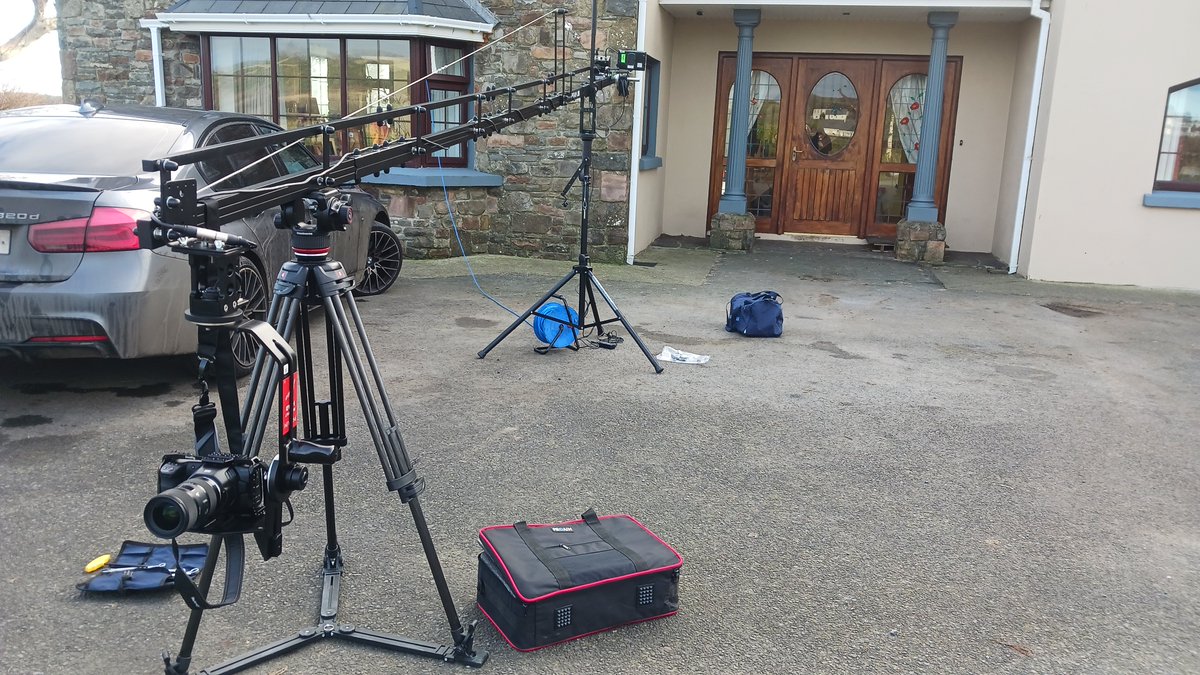 MorganMescal's tweet photo. The newest addition to the equipment list. 18ft proaim jib and pan tilt head... just need the weights now and a longgg hdmi cable for my monitor
#jib #camera #proaim #blackmagicdesign #equipment https://t.co/tWxVjnNqWM