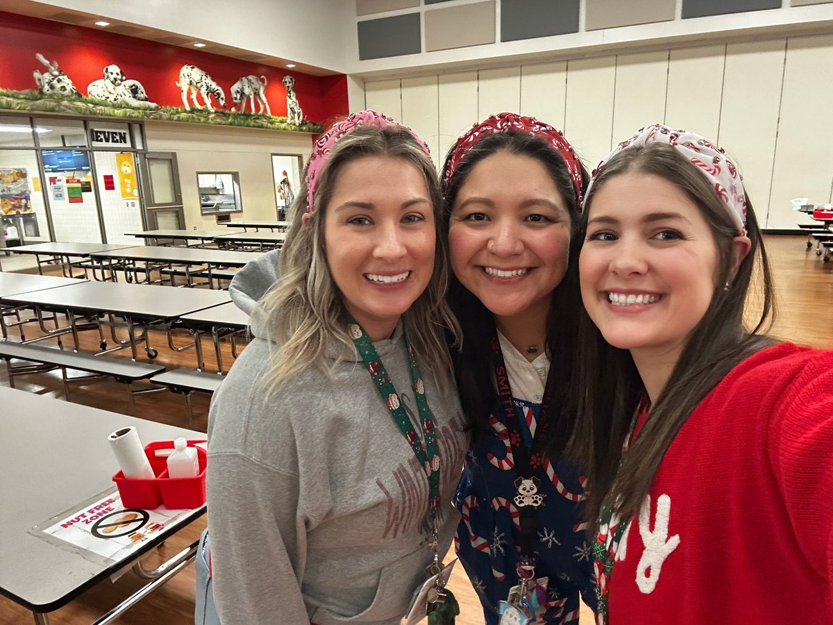 The cutest candy canes down the lane! <a href="/ASE_Dalmatians/">Sullivan Elementary</a> <a href="/MrsSmithASE_ART/">Emi Smith M.Ed</a> @Ford_ASE #DecemberDressUpDays