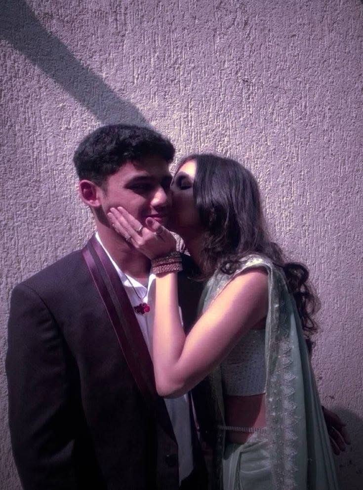 ভালোবাসার সুন্দরতম রূপ হলো 'অপেক্ষা' -যত লম্বা অপেক্ষা তত গভীর ভালোবাসা!♥️🌸