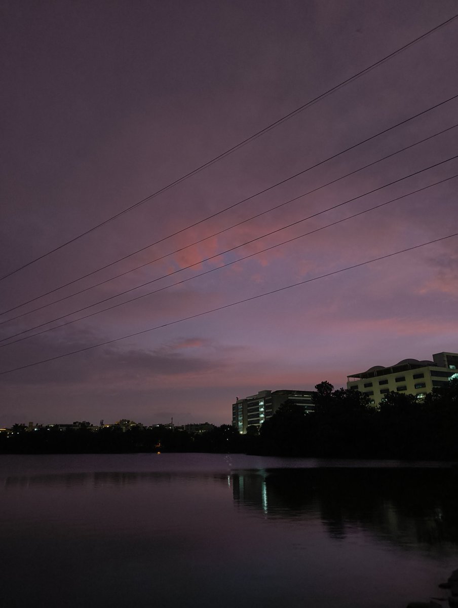 i_devduttrai's tweet photo. Bangalore you beauty.
@getpeid
@nothingindia

#Bangalore #bangalorediaries #Twitter #India #NothingOS3 #carlpei https://t.co/8ZHZZn8Egt