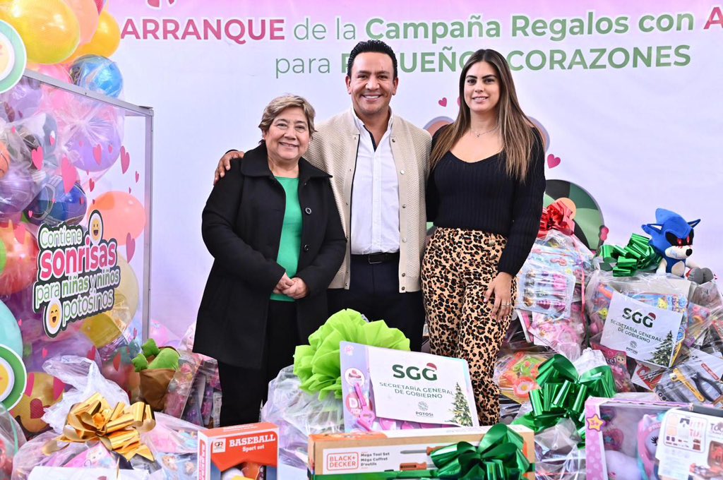 jgpetorresmx's tweet photo. Desde la #SGGSLP nos unimos con entusiasmo y solidaridad a la noble labor del @DIFEstatalSLP , realizando la donación de juguetes para la campaña “Regalos con Amor para Pequeños Corazones”🧸 y así llenar de magia y alegría los corazones de las niñas y niños potosinos esta Navidad. 🎄✨
Trabajando juntos, transformamos esta fecha especial en un símbolo de esperanza, amor y unión. ¡Hagamos de estas fiestas un momento inolvidable para todos! 😃🤝