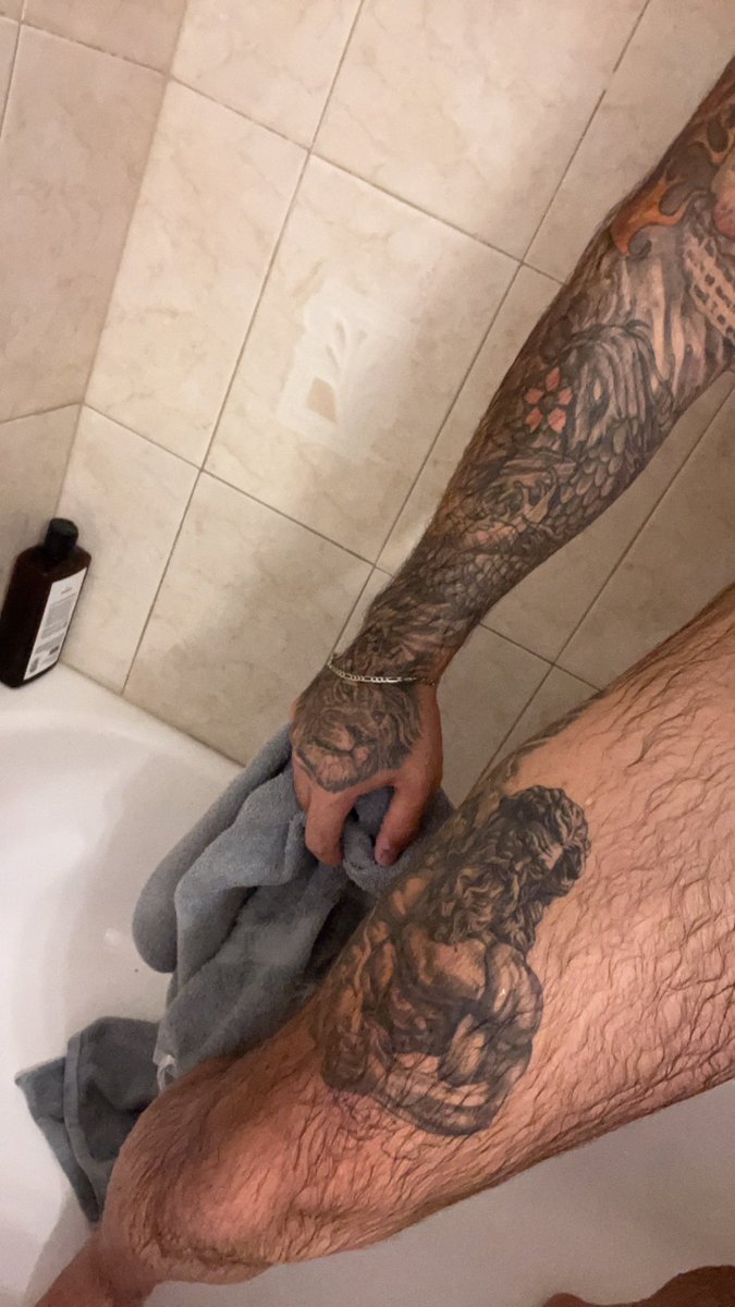 beefyliguy's tweet photo. 🚿 😶‍🌫️ https://t.co/pyDCLPKq2b